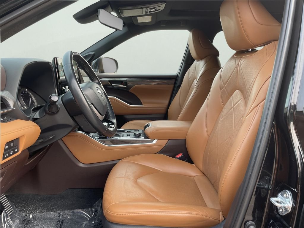Used 2022 Black Toyota Platinum image 10