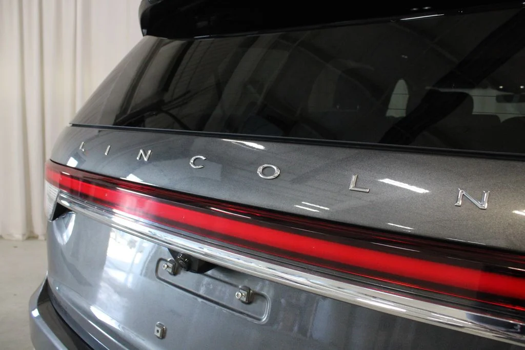 Used 2020 Gray Lincoln Reserve image 33