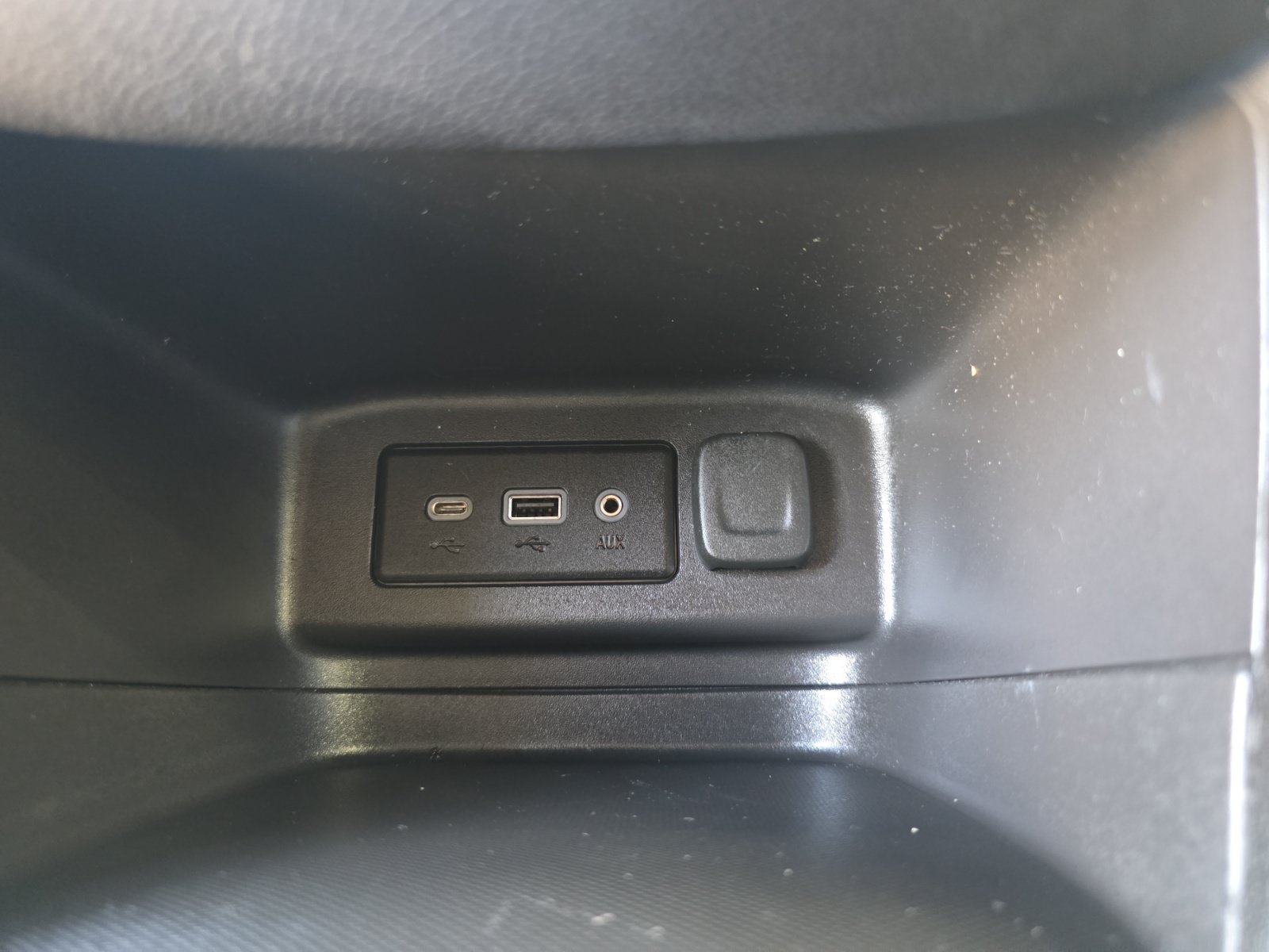 Used 2024 Summit White Chevrolet LT image 19