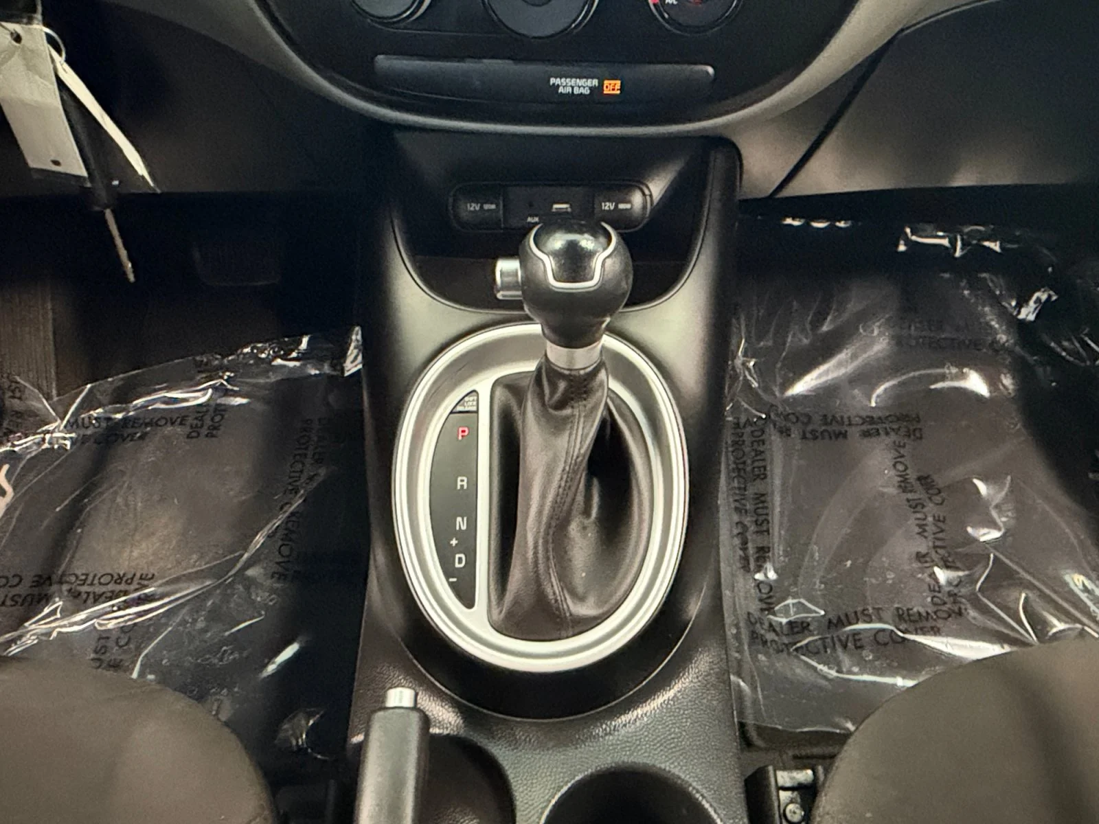 Used 2017 Clear White Kia  image 19