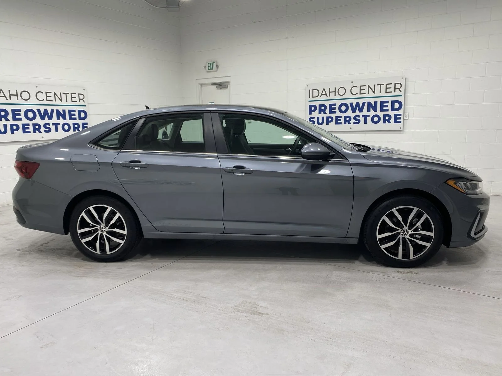 2025 Volkswagen Jetta SE - Photo 9