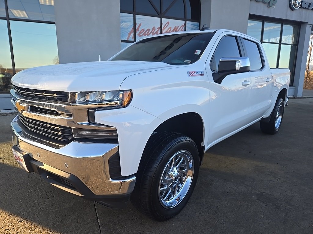 Used 2021 Chevrolet Silverado 1500 LT with VIN 3GCUYDED6MG244380 for sale in Kansas City