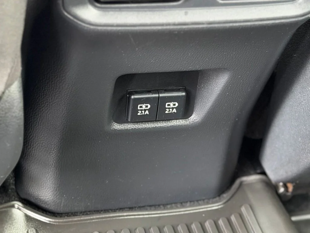 Used 2021 Silver Toyota XLE image 9
