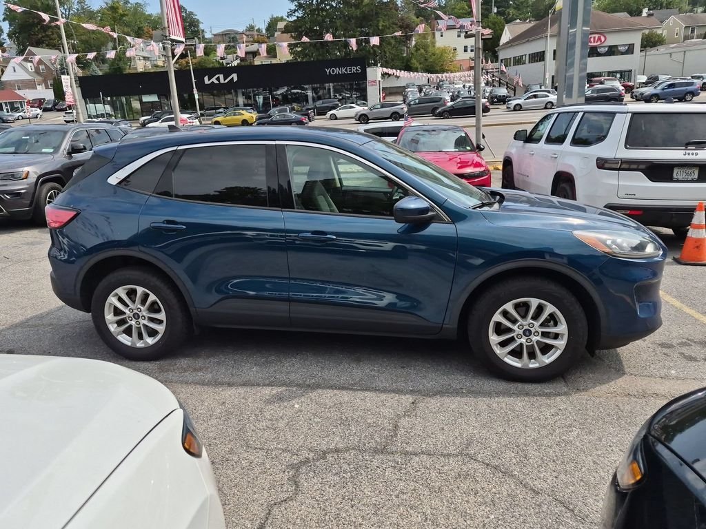 Used 2020 Green Ford SE image 4