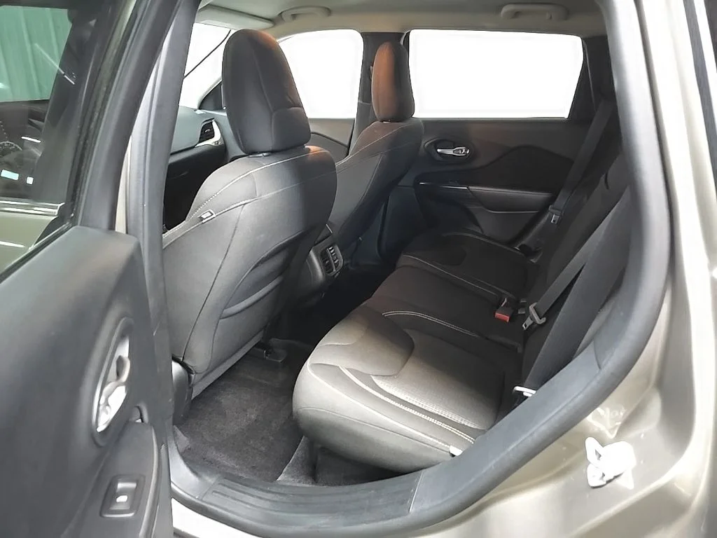Used 2016 Beige Jeep Latitude image 30