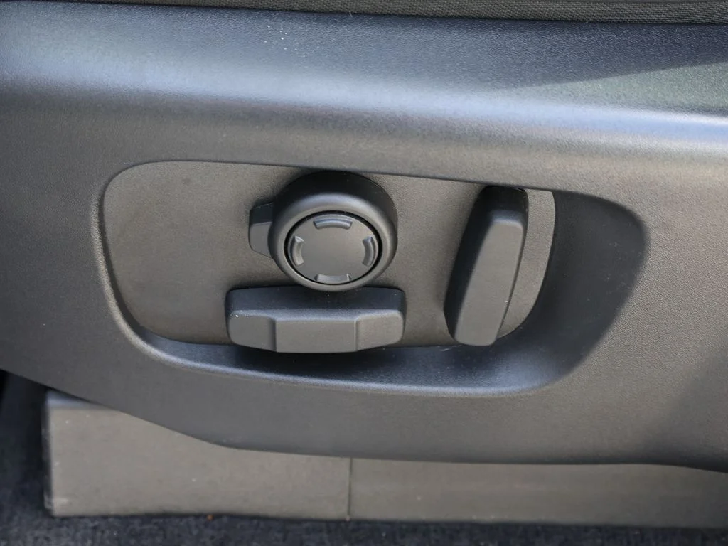 Used 2024 White Land Rover S image 18