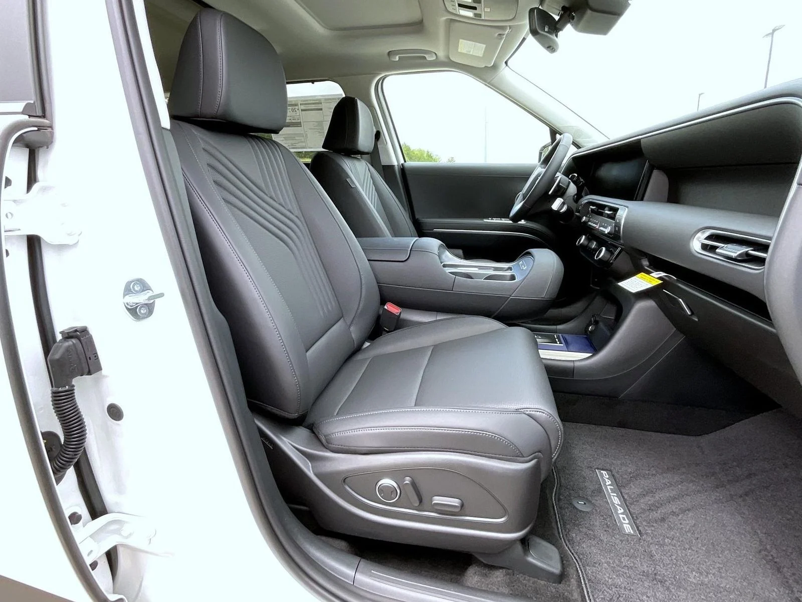 New 2026 White Hyundai SEL Premium image 16