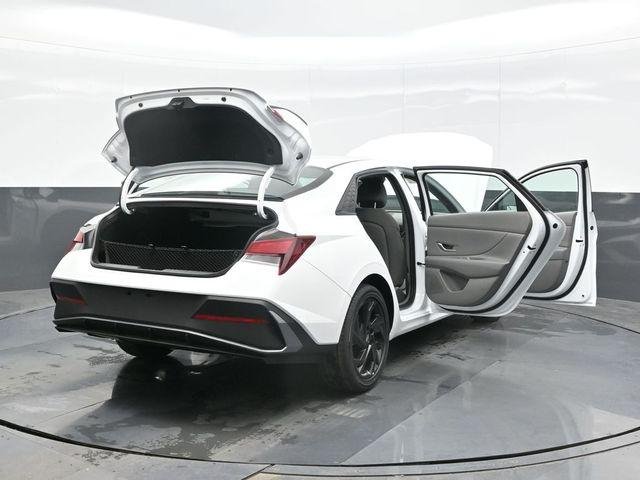 New 2026 White Hyundai SEL Sport image 29