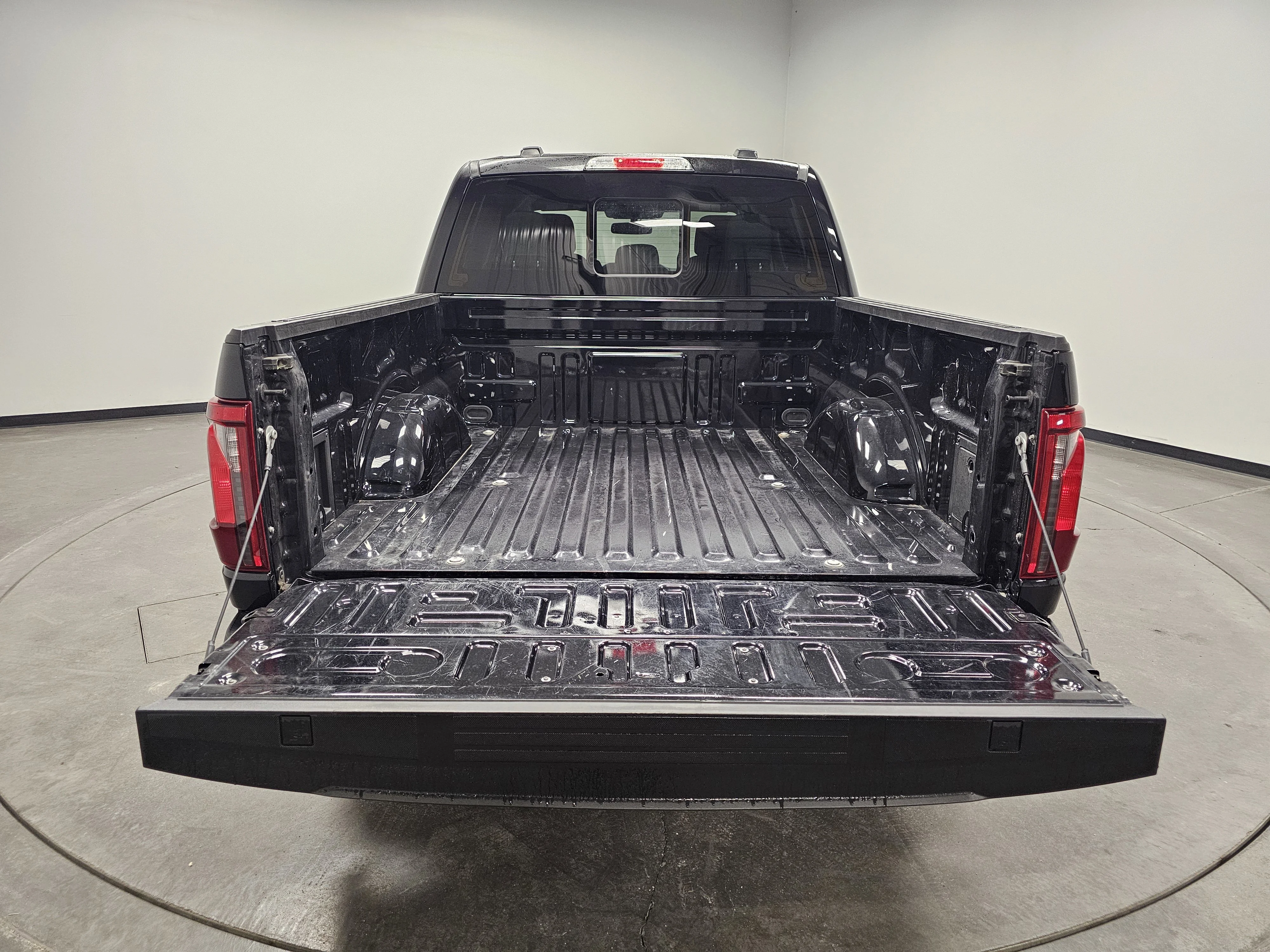 Used 2024 Agate Black Metallic Ford XLT image 13