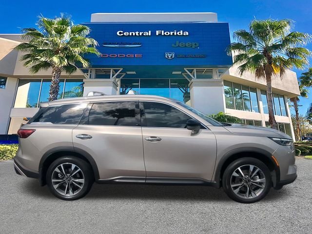 Used 2025 Silver INFINITI LUXE image 4
