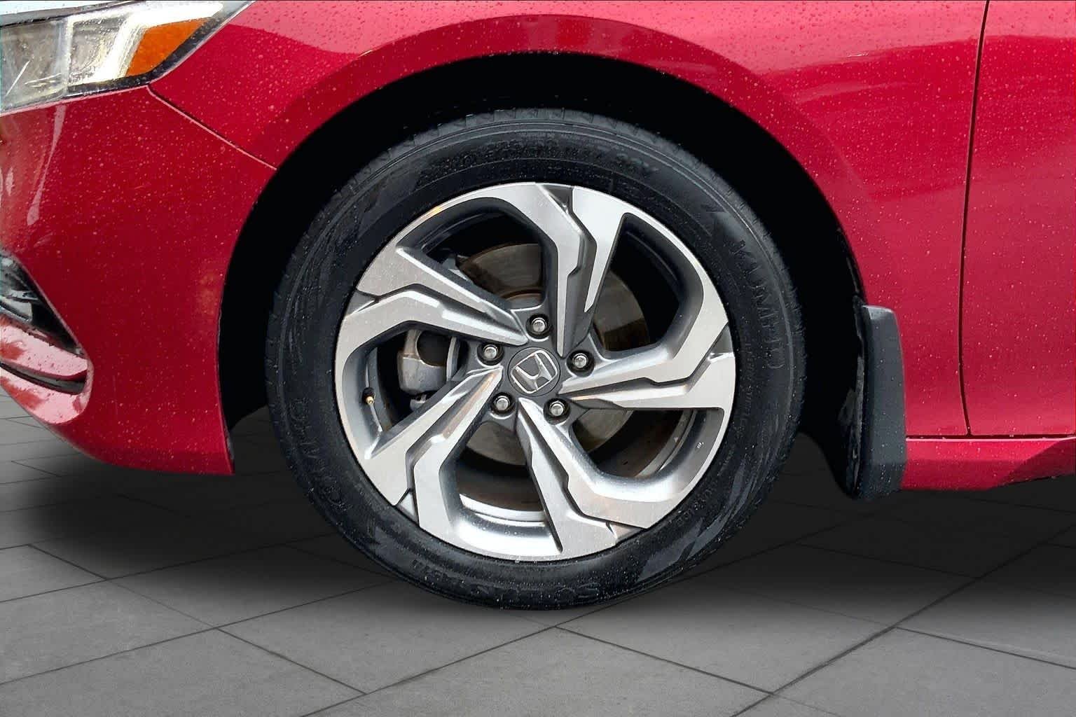 Used 2020 Radiant Red Metallic Honda EX-L image 10