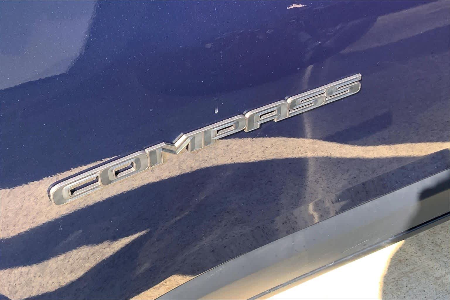 New 2026 Fathom Blue Pearl-Coat Exterior Paint Jeep Latitude image 15