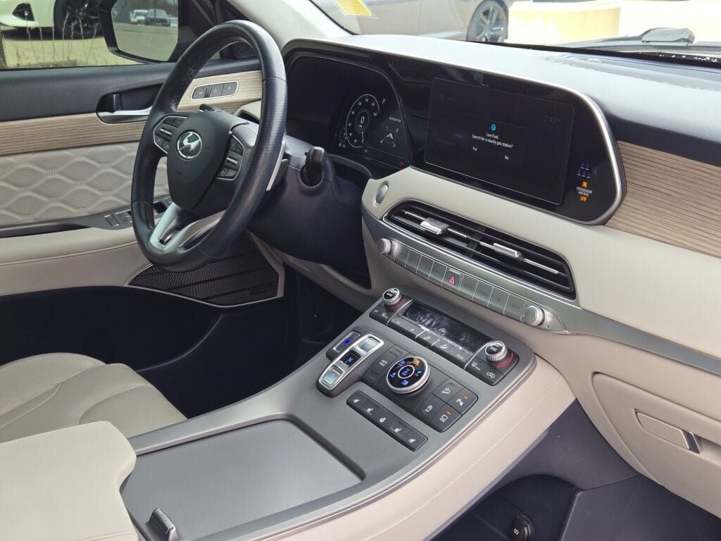 Used 2022 Red Hyundai Calligraphy image 7