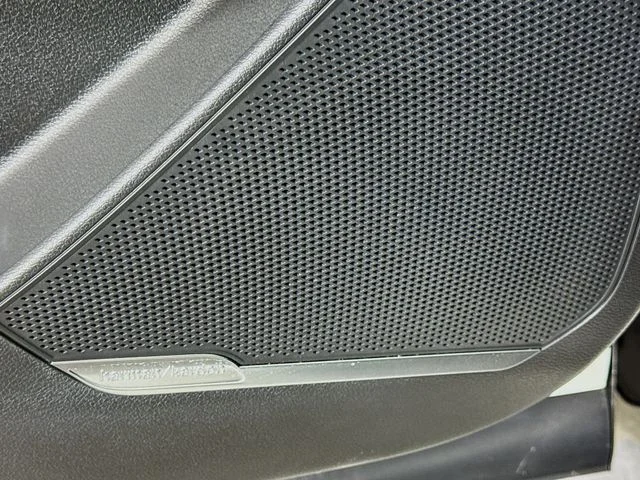 Used 2025 White Kia SX-Prestige image 19