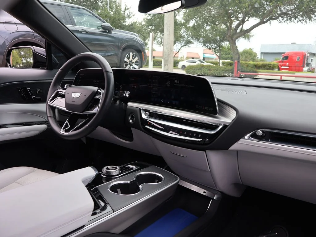 Used 2025 Black Cadillac Luxury image 34