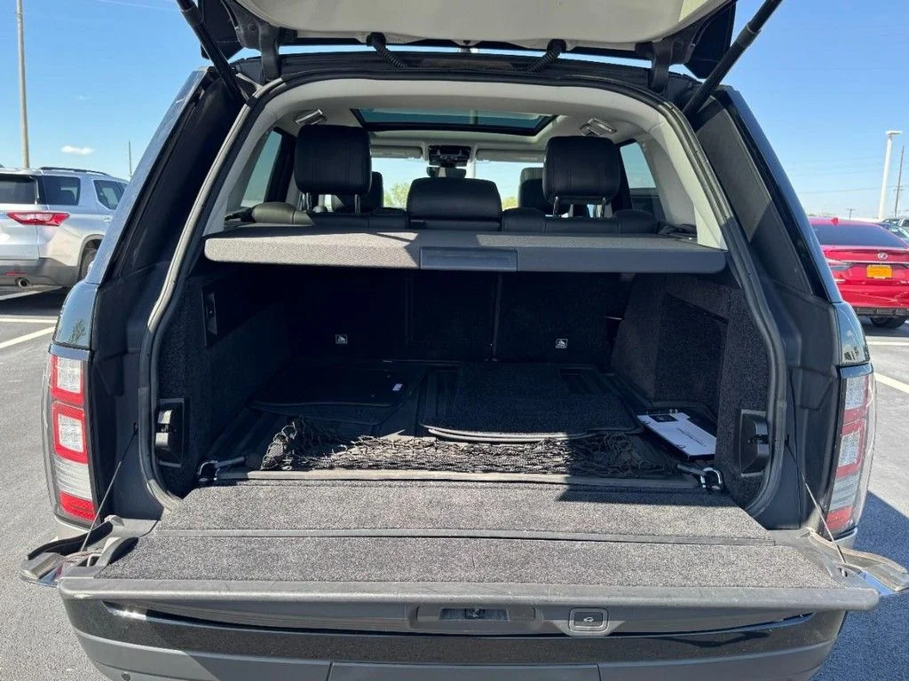 Used 2017 Santorini Black Land Rover HSE image 6