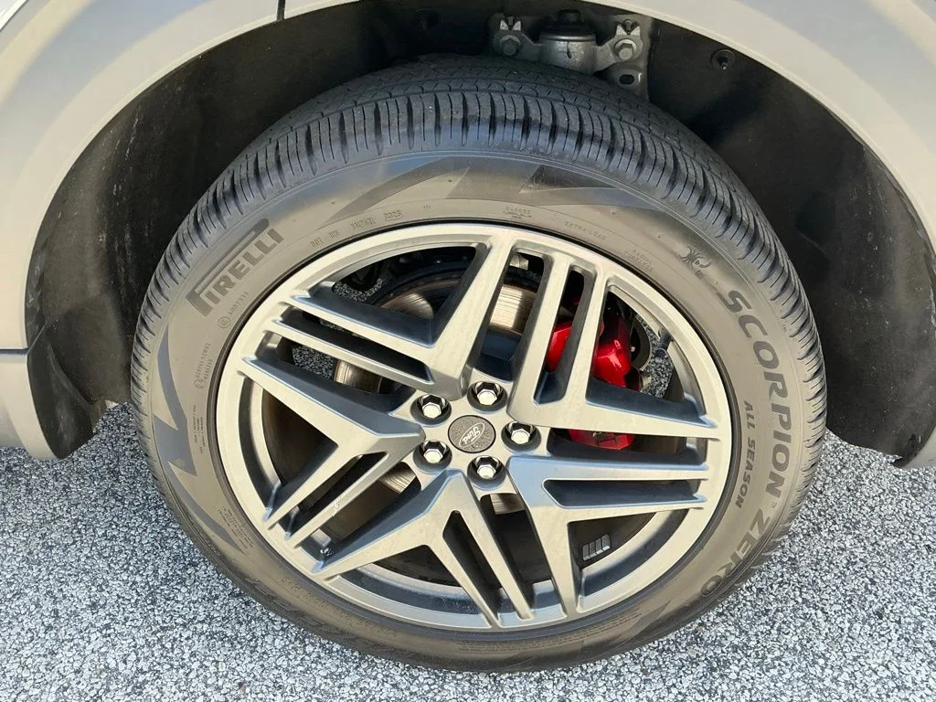 Used 2025 Gray Ford ST-Line image 24
