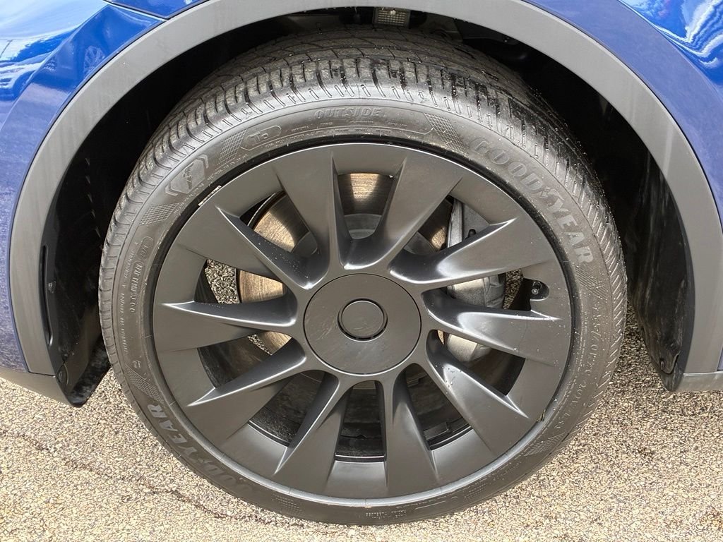 Used 2024  Tesla Long Range image 9