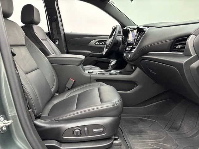 Used 2023 Silver Sage Metallic Chevrolet LT Leather image 29