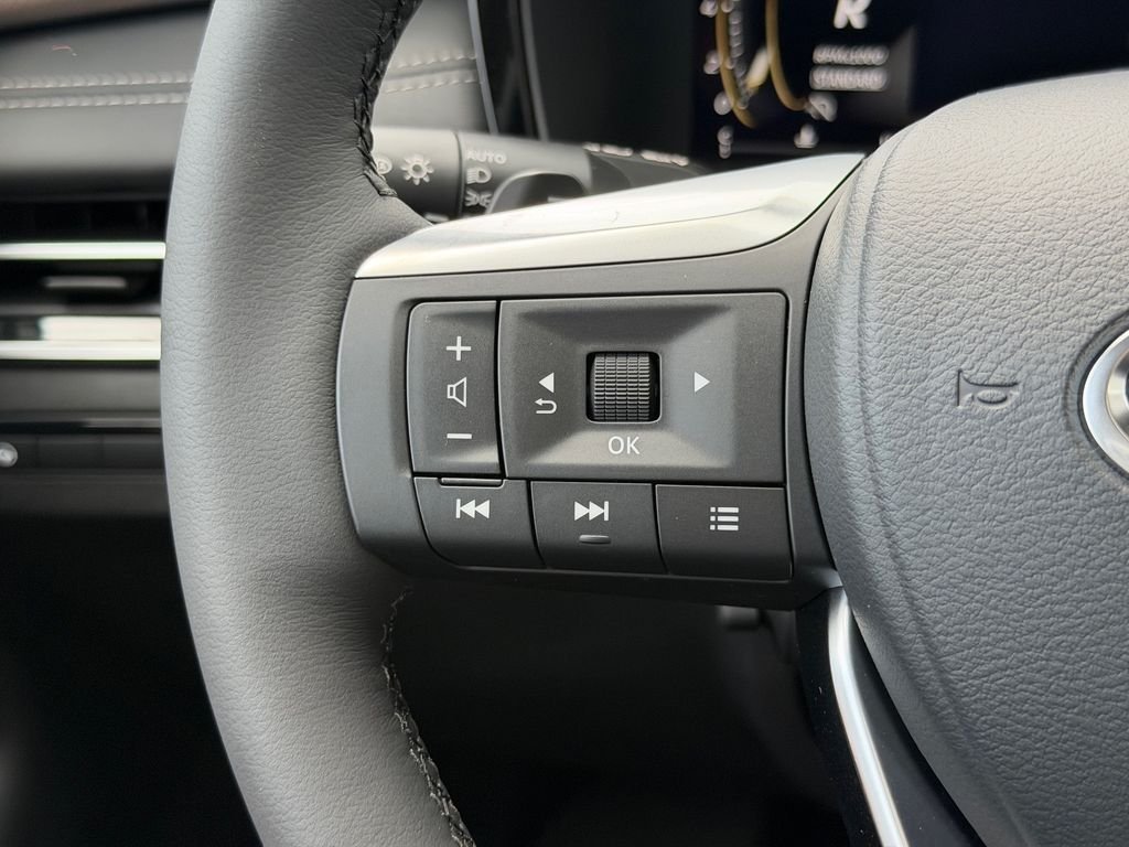New 2027 MINERAL BLACK INFINITI Luxe FWD image 20
