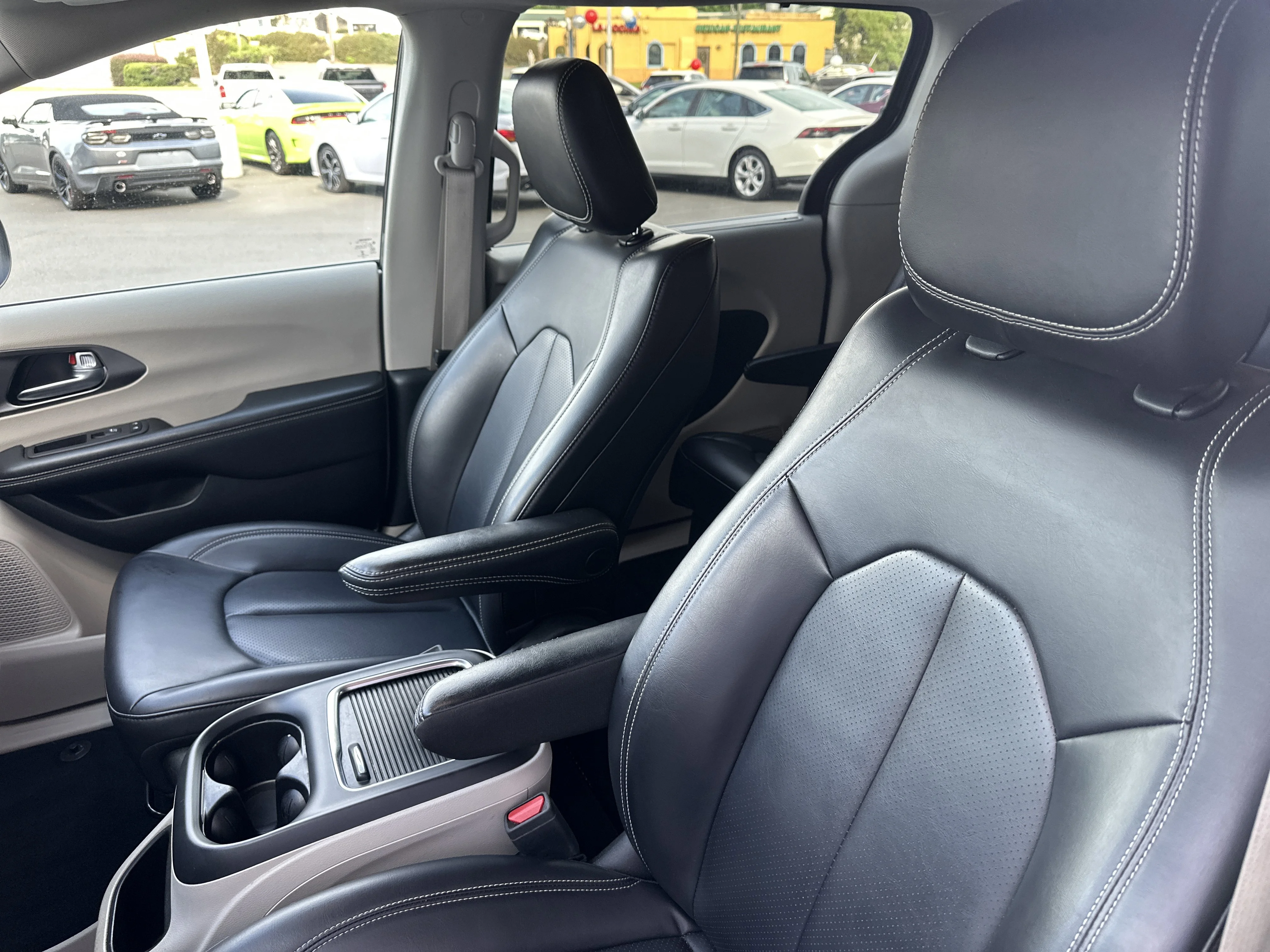 Used 2023 Granite Crystal Metallic Clearcoat Chrysler Touring L image 21