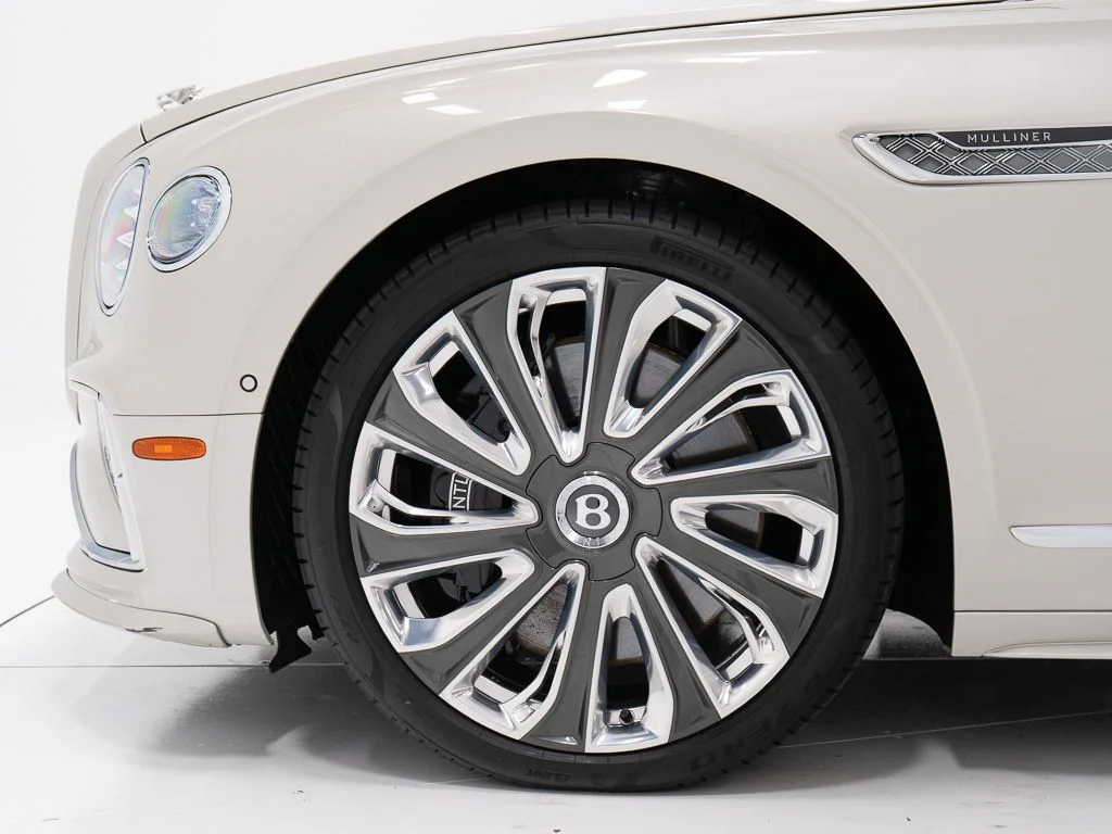 Used 2025 White Sand - by Mulliner Bentley Mulliner image 45