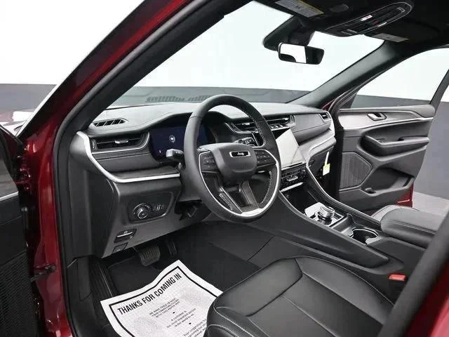 New 2025 Velvet Red Pearl-Coat Exterior Paint Jeep Limited image 14