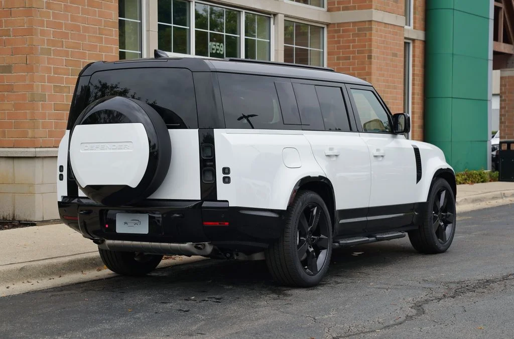 New 2026 Fuji White Land Rover X-Dynamic SE image 6
