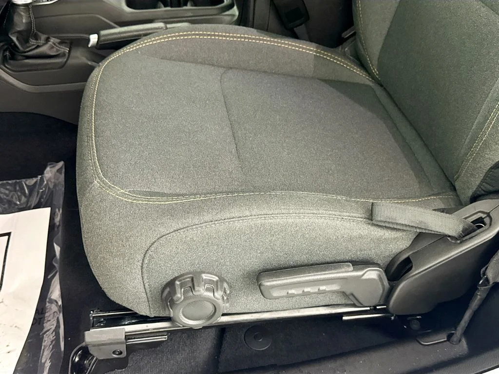 Used 2025 White Jeep Sport S image 18