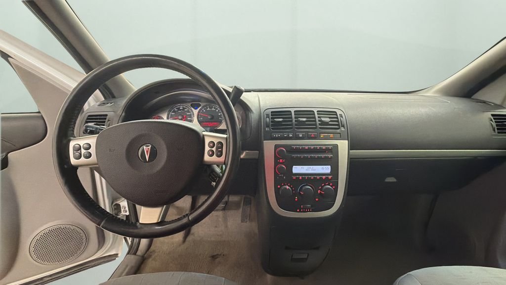Used 2006 White Pontiac Base image 10