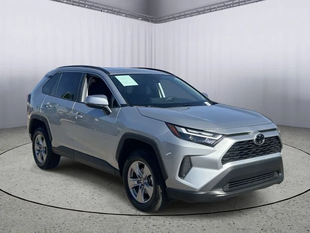 Used 2025 Silver Sky Metallic Toyota XLE image 5