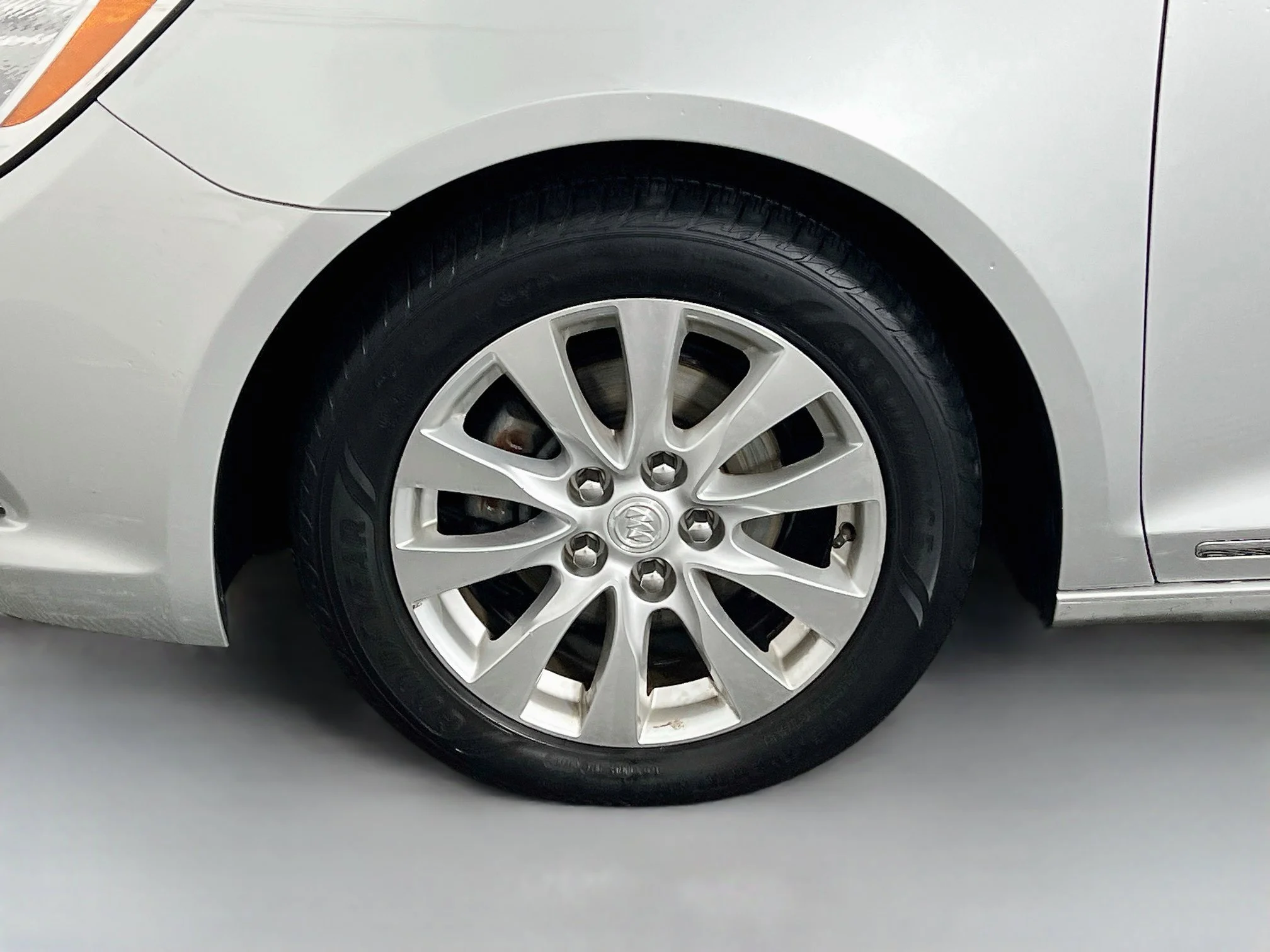 Used 2014 Quicksilver Metallic Buick LEATHER image 12