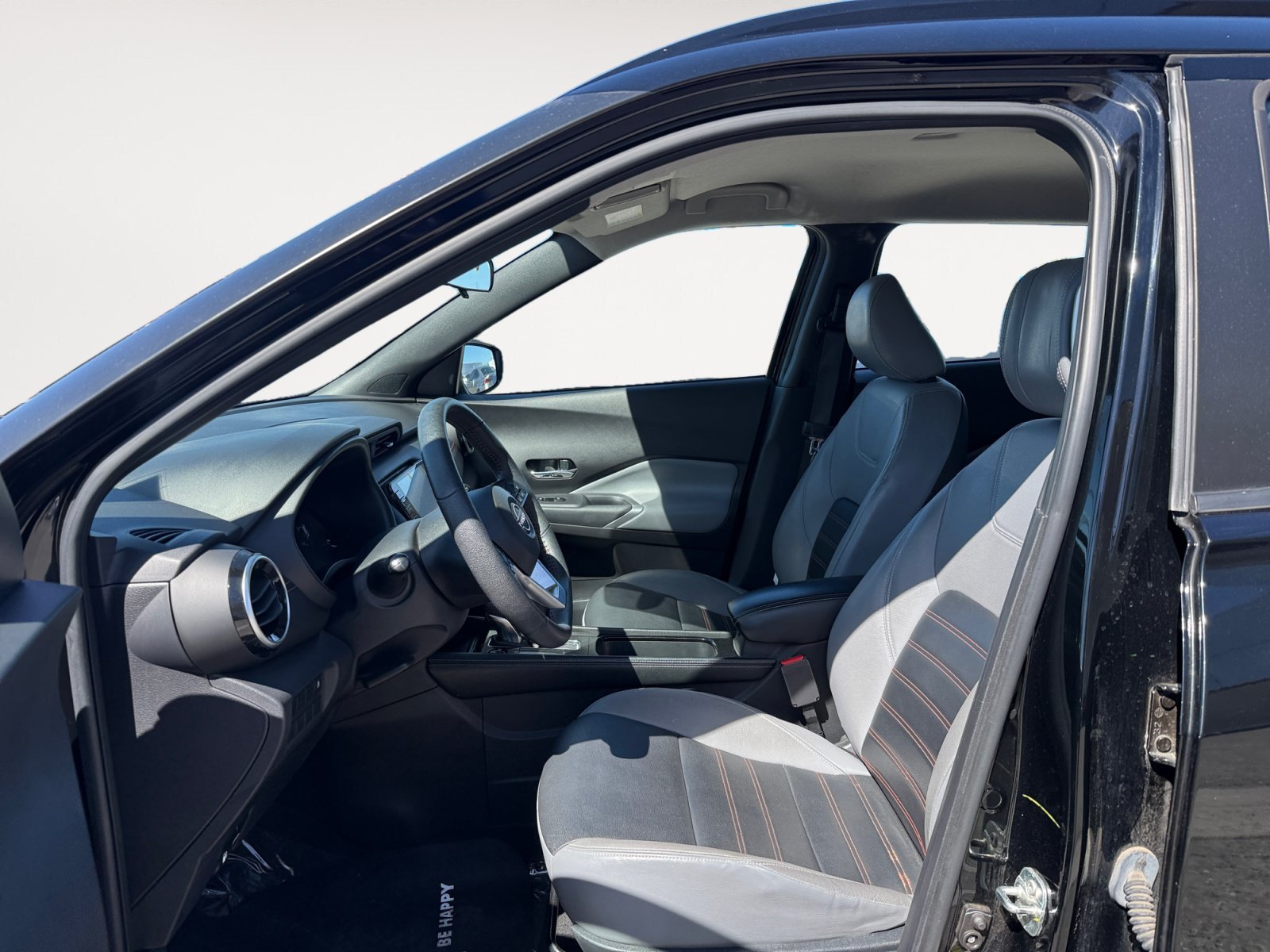 Used 2023 Super Black Nissan SR image 10