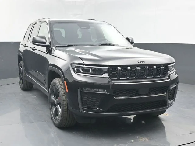 New 2026 Diamond Black Crystal Pearlcoat Jeep Limited image 9