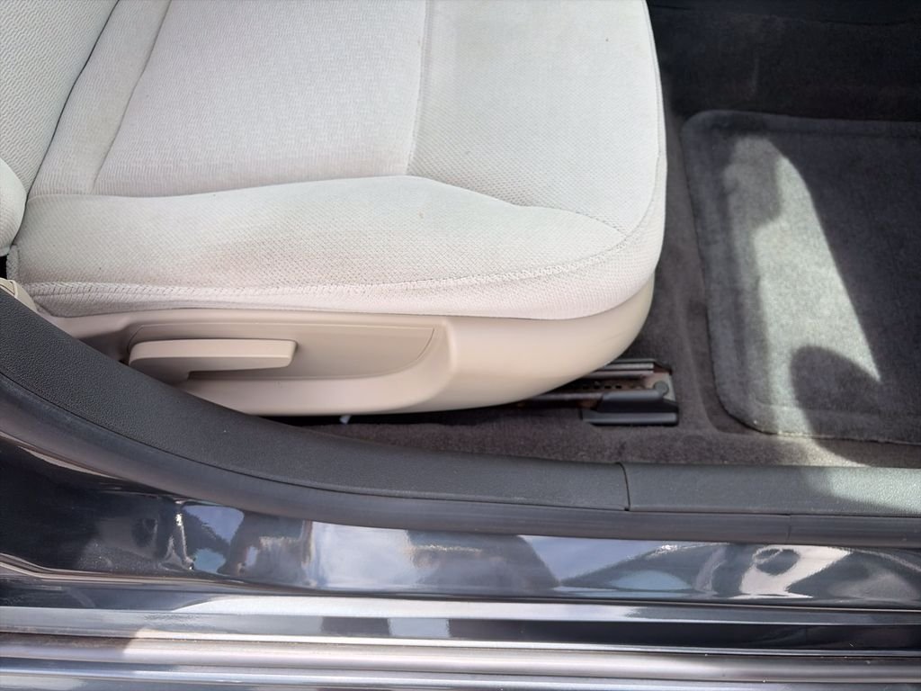 Used 2013 Gray Chevrolet LT image 31