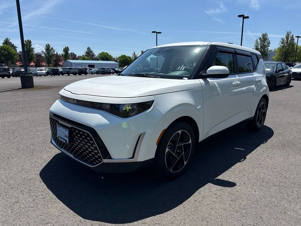 Used 2023 Snow White Pearl Kia EX image 3