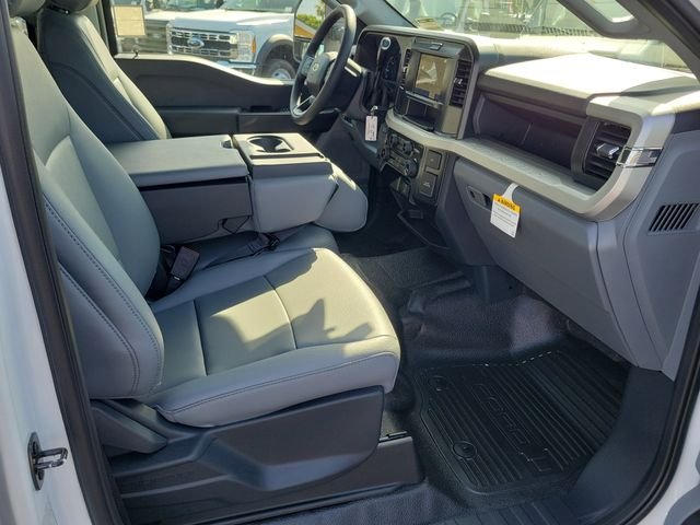 New 2026 Oxford White Ford F-550® XL image 15