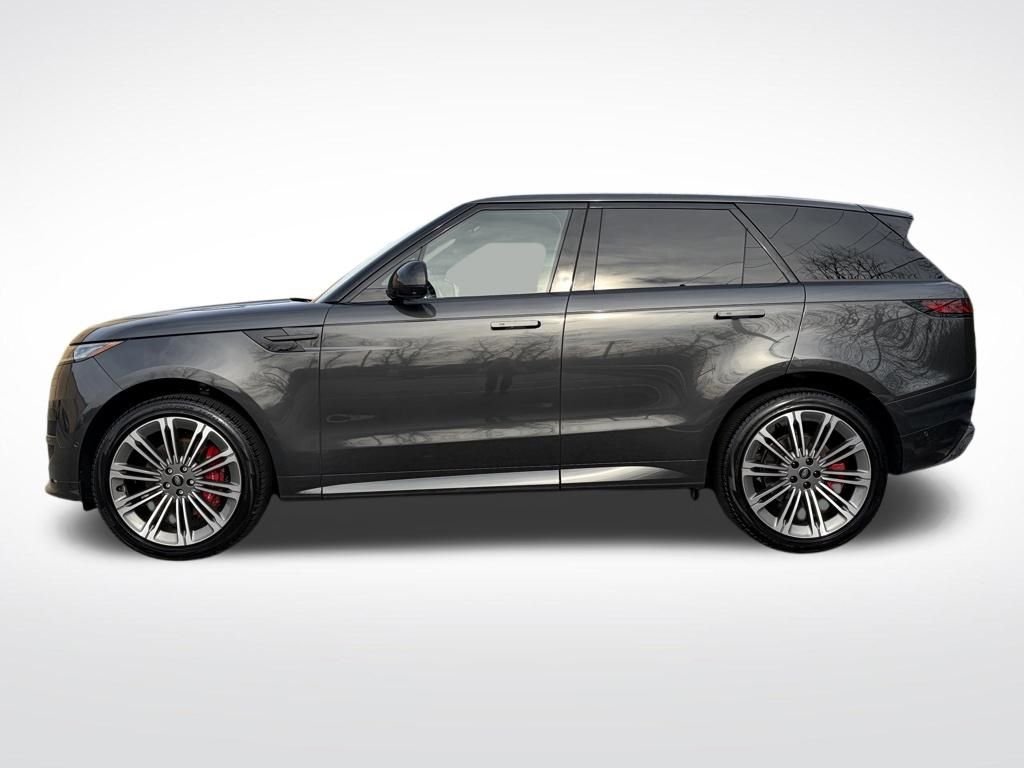 Used 2023 Gray Land Rover SE Dynamic image 5