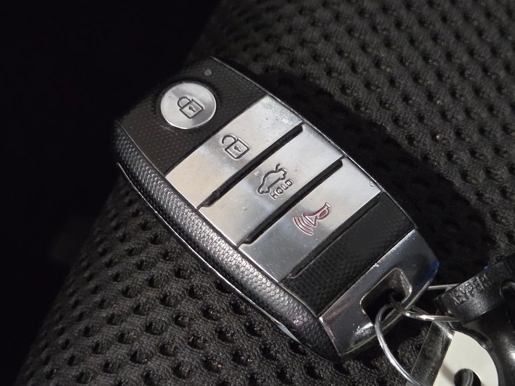 Used 2019 White Kia S image 36