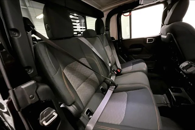 Used 2023 Black Clearcoat Jeep Mojave image 27