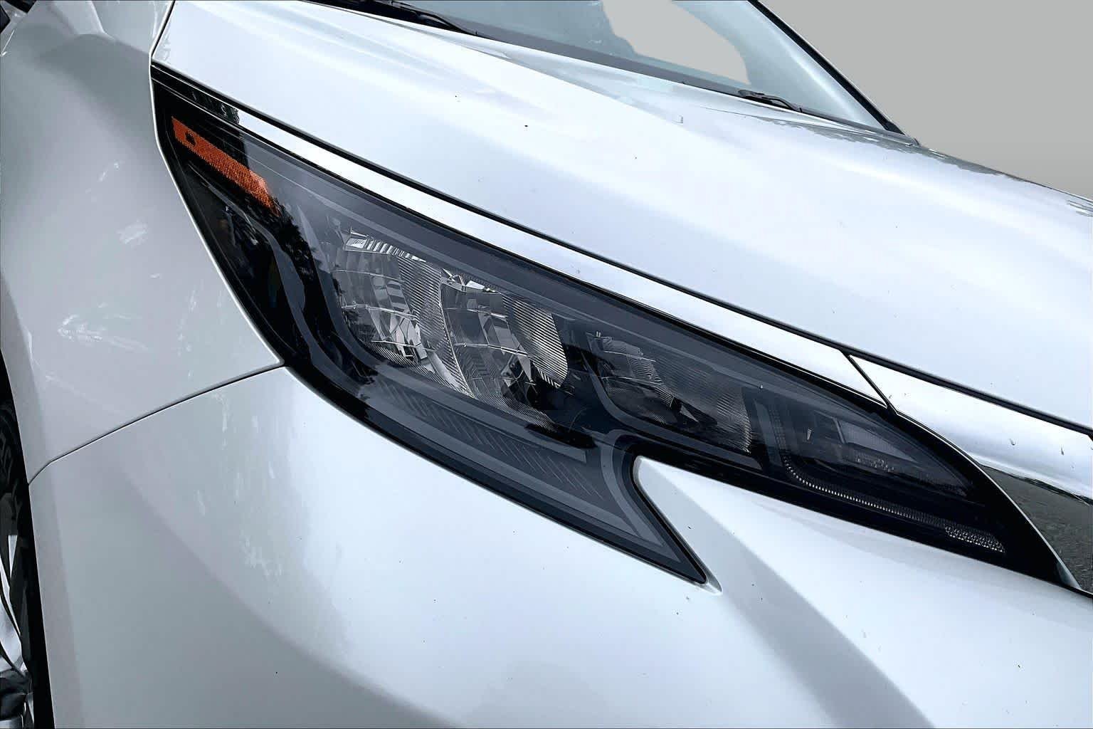 Used 2025 Wind Chill Pearl Toyota XLE image 28