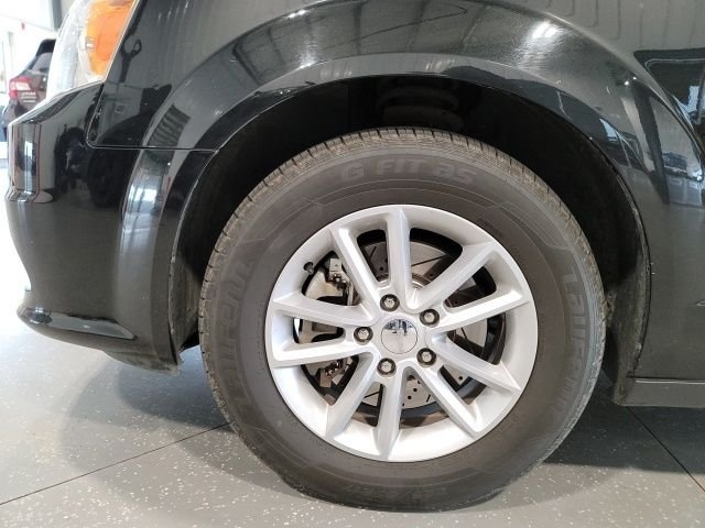 Used 2020 Brilliant Black Crystal Pearlcoat Dodge SXT image 12