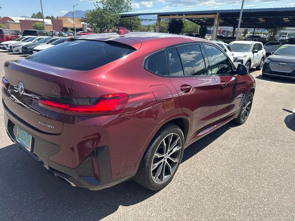 Used 2022 Red BMW xDrive30i image 17