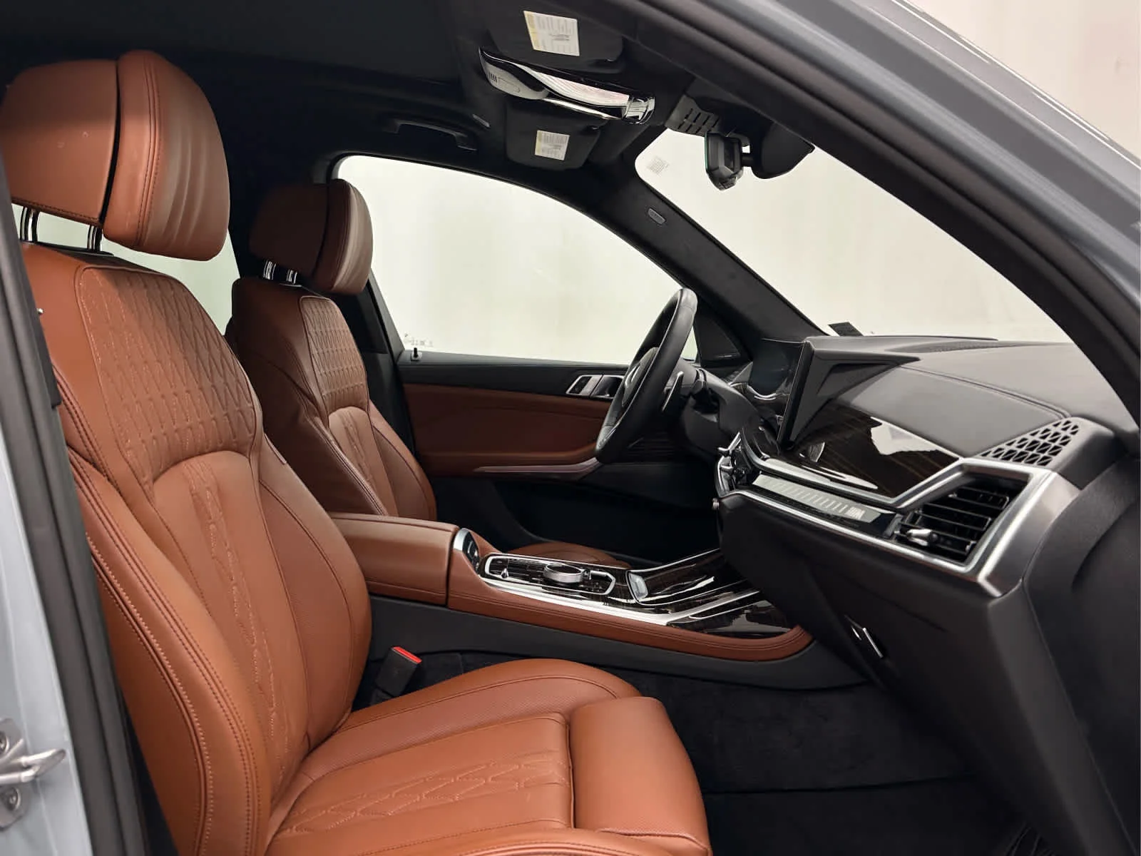 Used 2026 Brooklyn Grey Metallic BMW M60i image 19