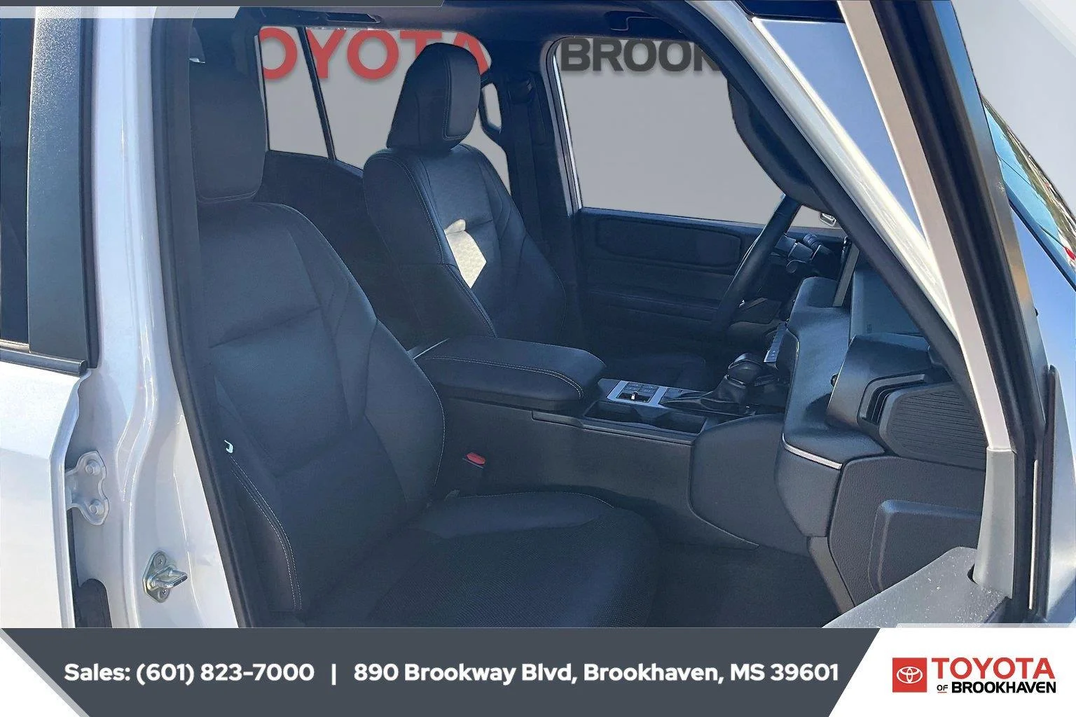 Used 2025 Wind Chill Pearl Toyota Base image 6