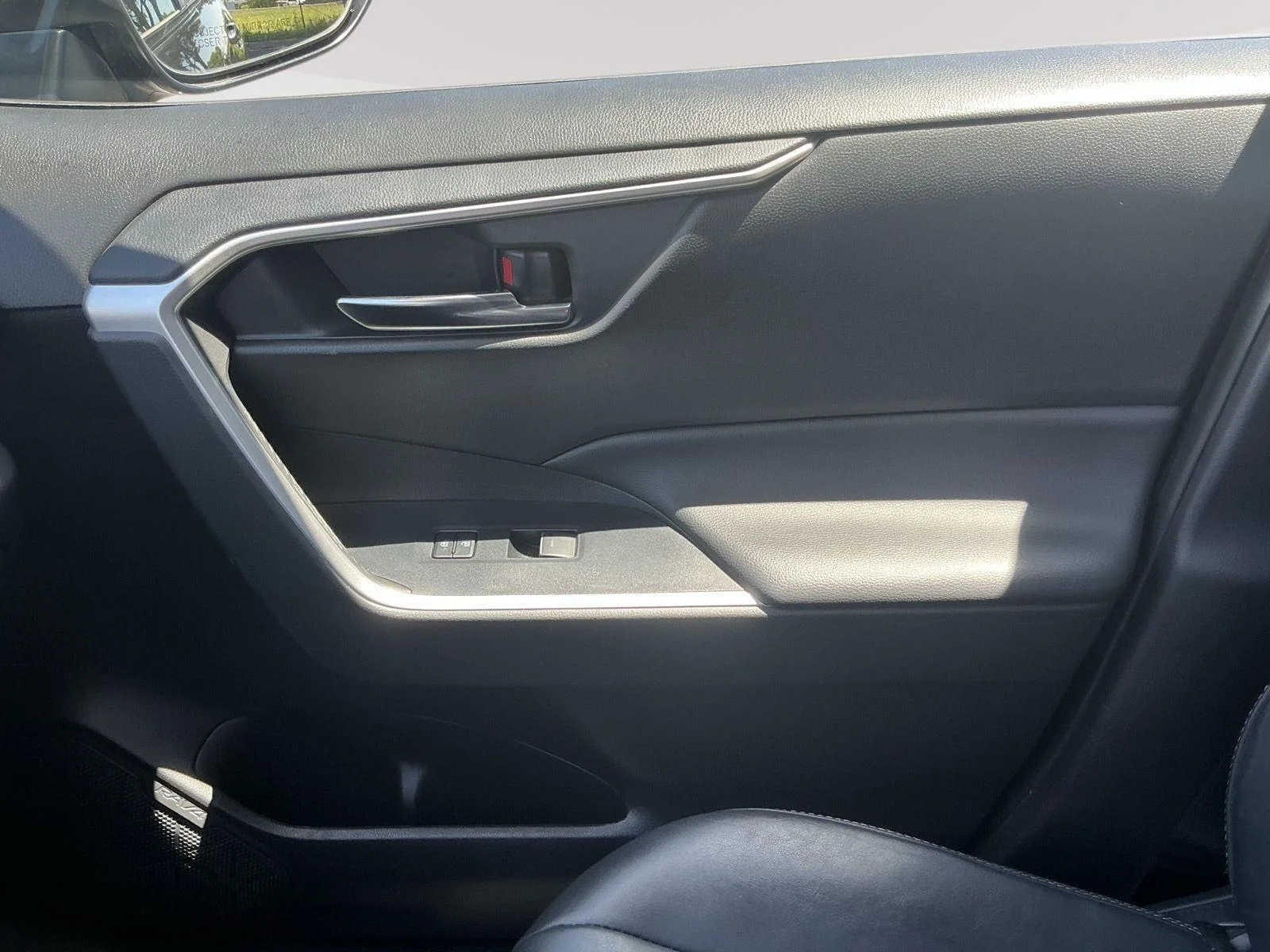 Used 2022 Magnetic Gray Metallic Toyota XLE Premium image 5