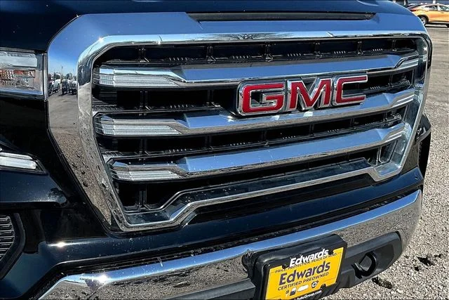 Used 2020 Black GMC SLE image 32