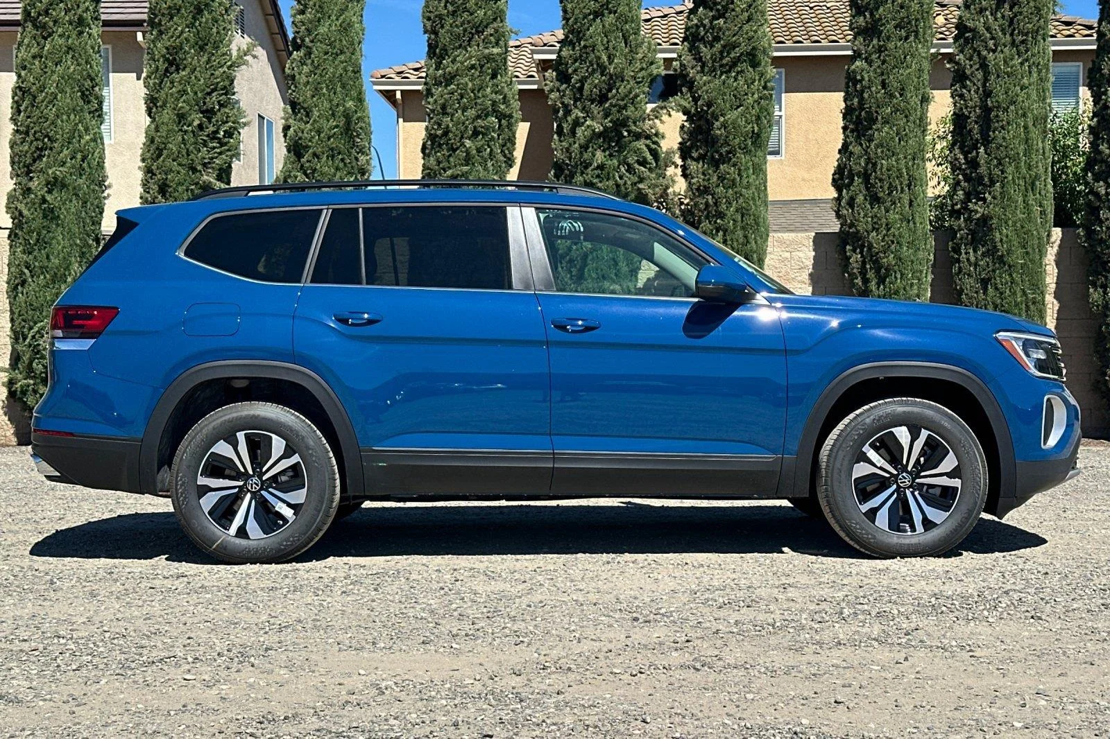 New 2026 Mountain Lake Blue Metallic Volkswagen 2.0T SE image 3