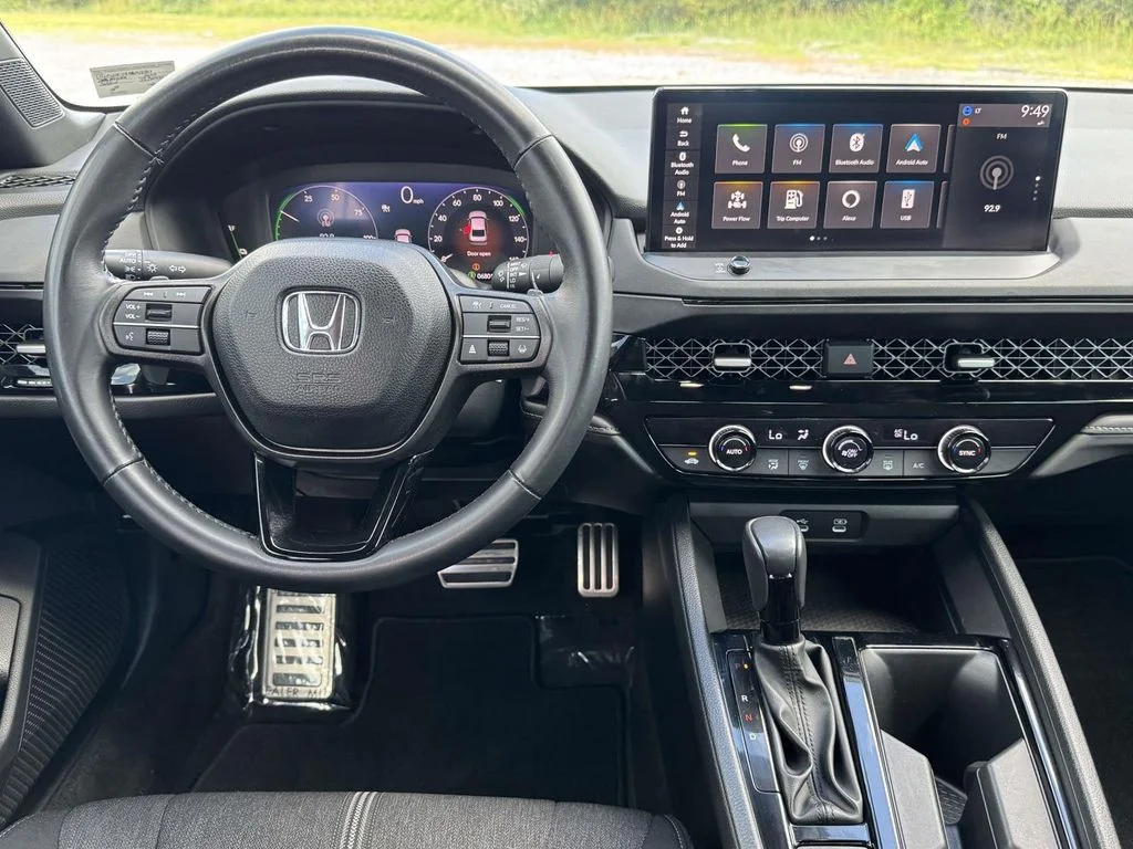 Used 2023  Honda Sport image 17