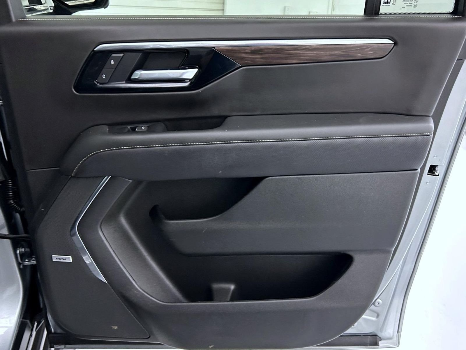 Used 2025 Gray Chevrolet Premier image 17